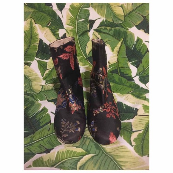 Cute Boots - Picture 2 of 3